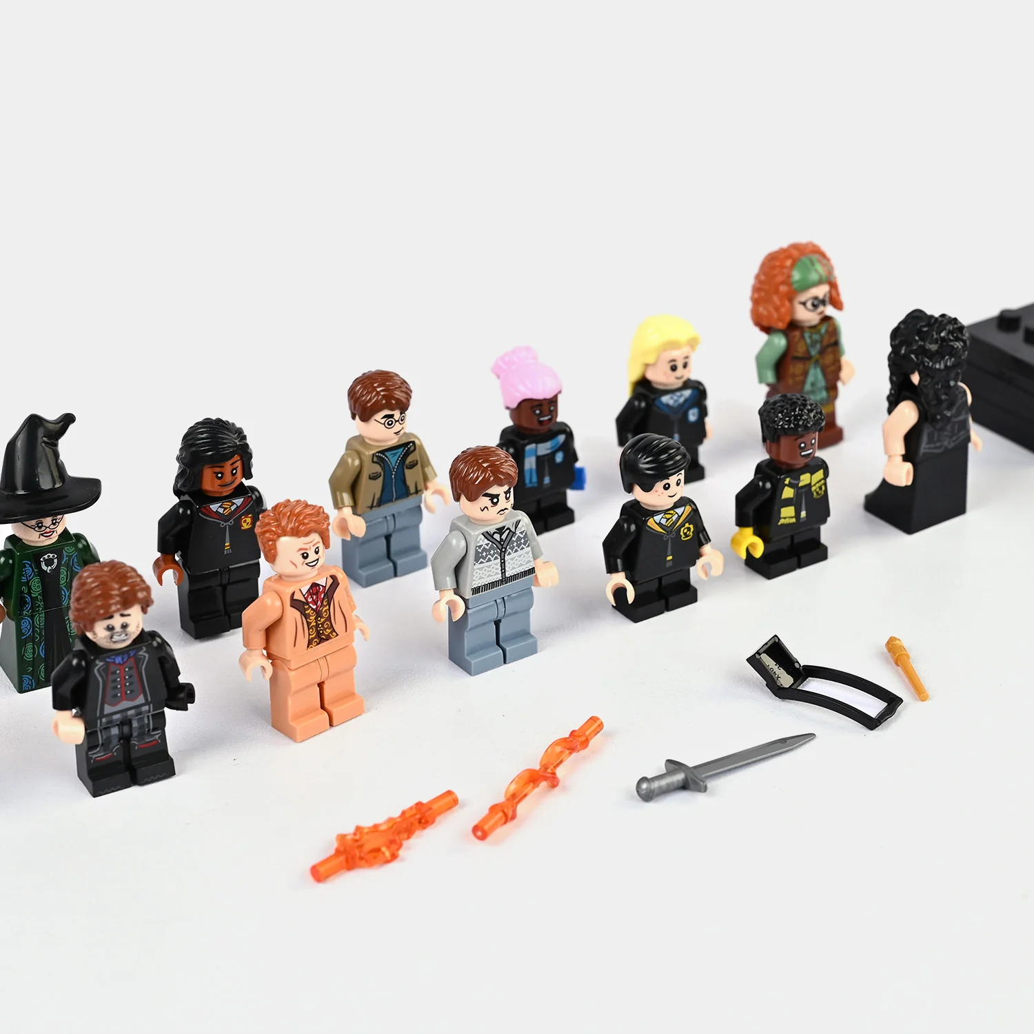 Character Minifigure Set - Image 3