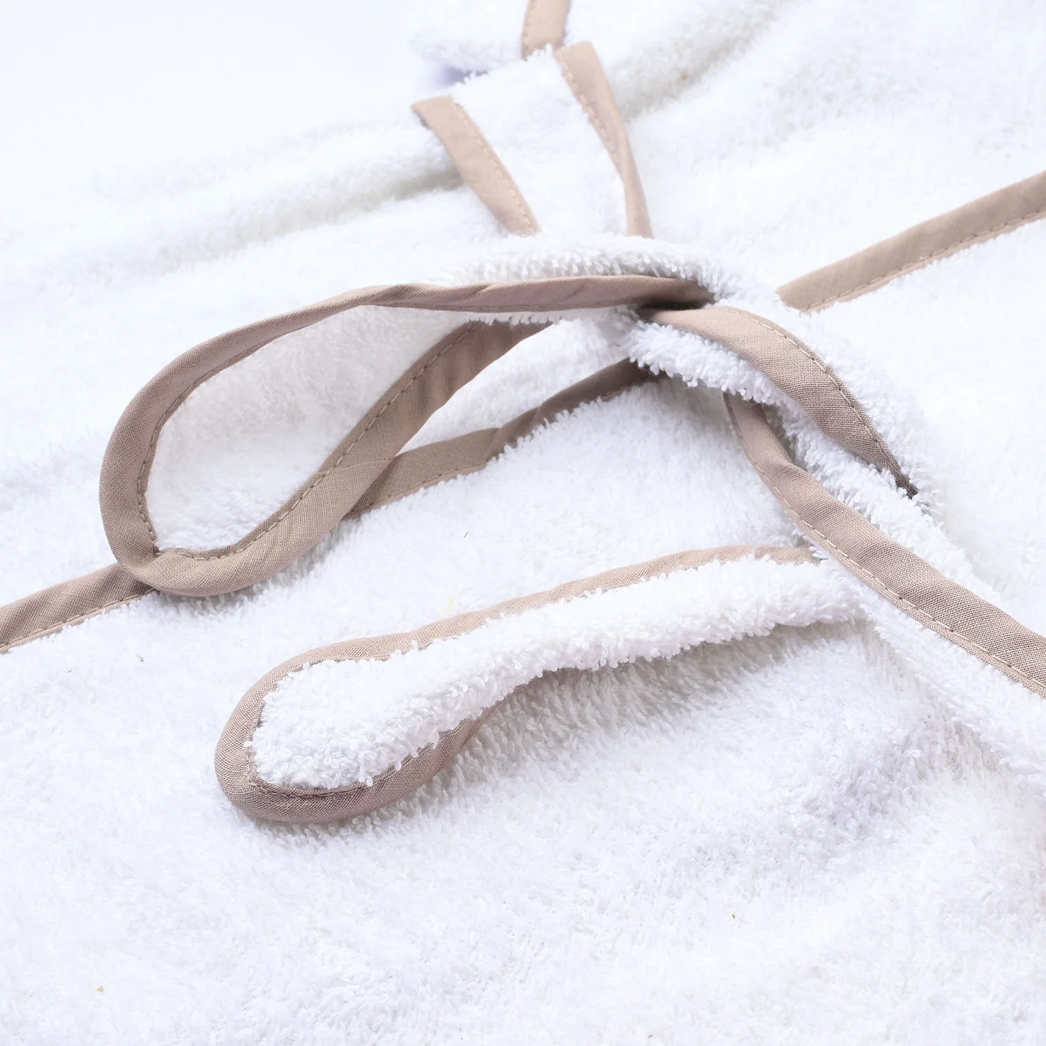 CHARACTER HOODED BATH GOWN Y902-WHITE MONKEY - Image 3
