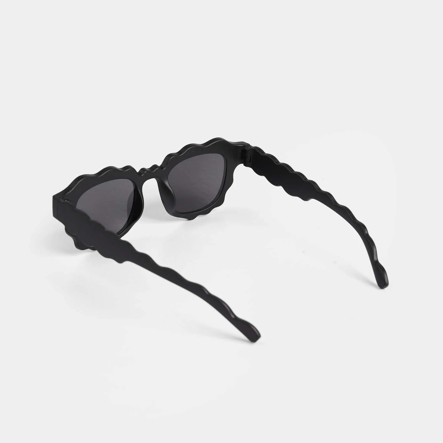Stylish & Elegant Sunglasses for Kids - Image 3