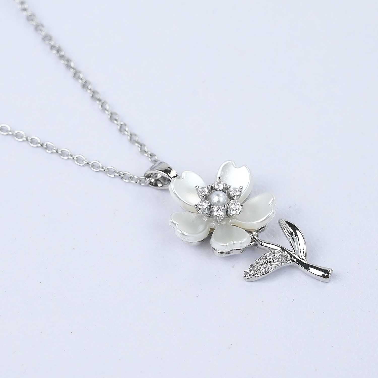 Elegant Pendant Necklace - Image 2
