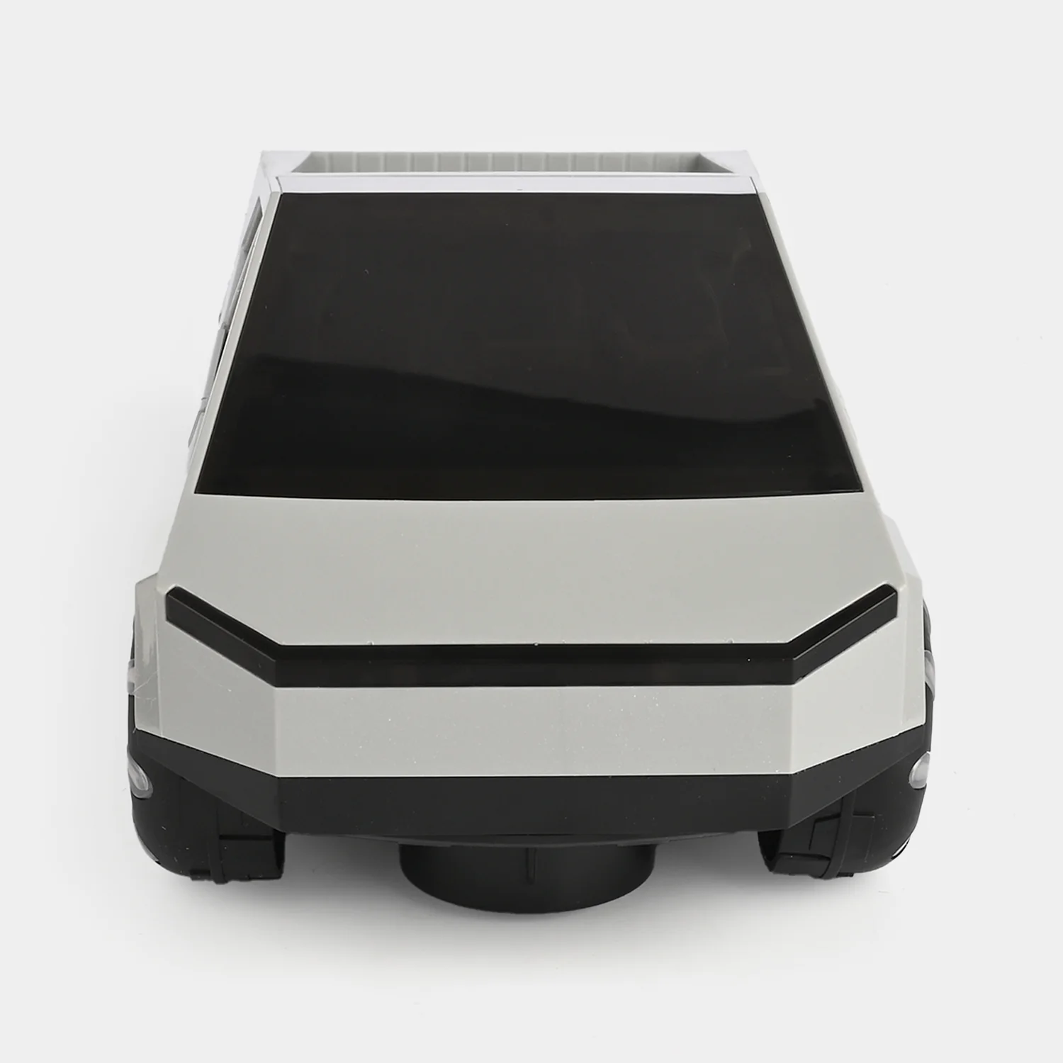 Electric Model Car With Spray - Image 4