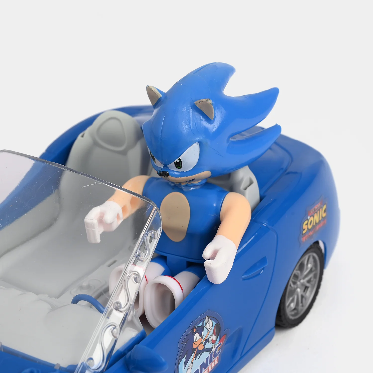 Character Themed Deluxe Remote-Control Car (1:18 Scale) - Image 4