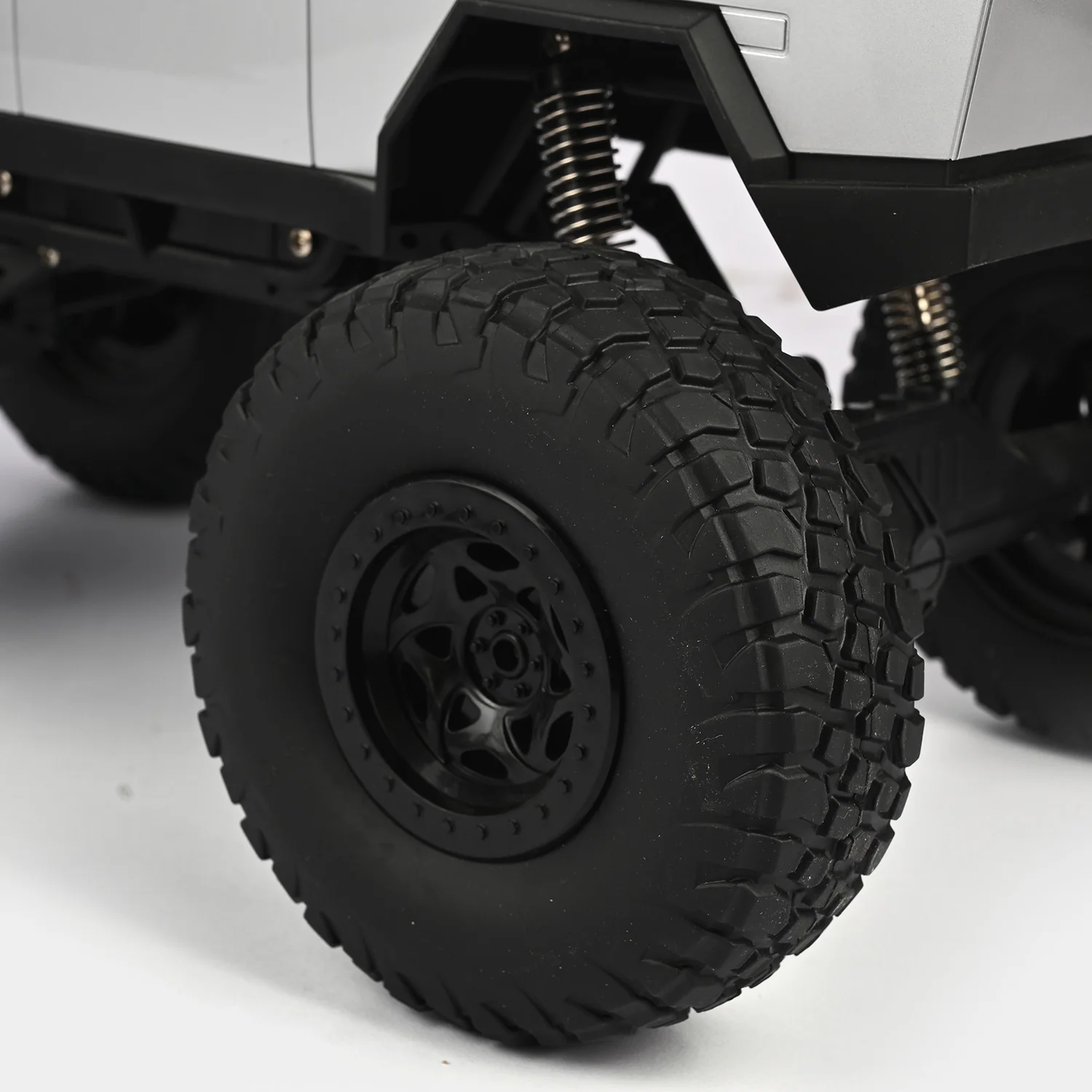 1:8 Scale Off-Road Climbing RC Car - Image 9
