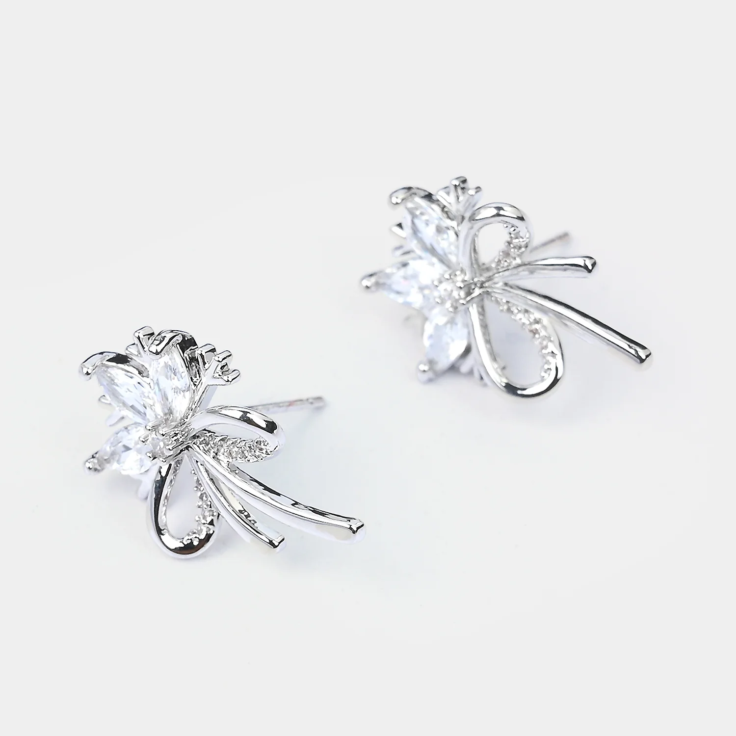 Elegant & Stylish Earrings - Image 2