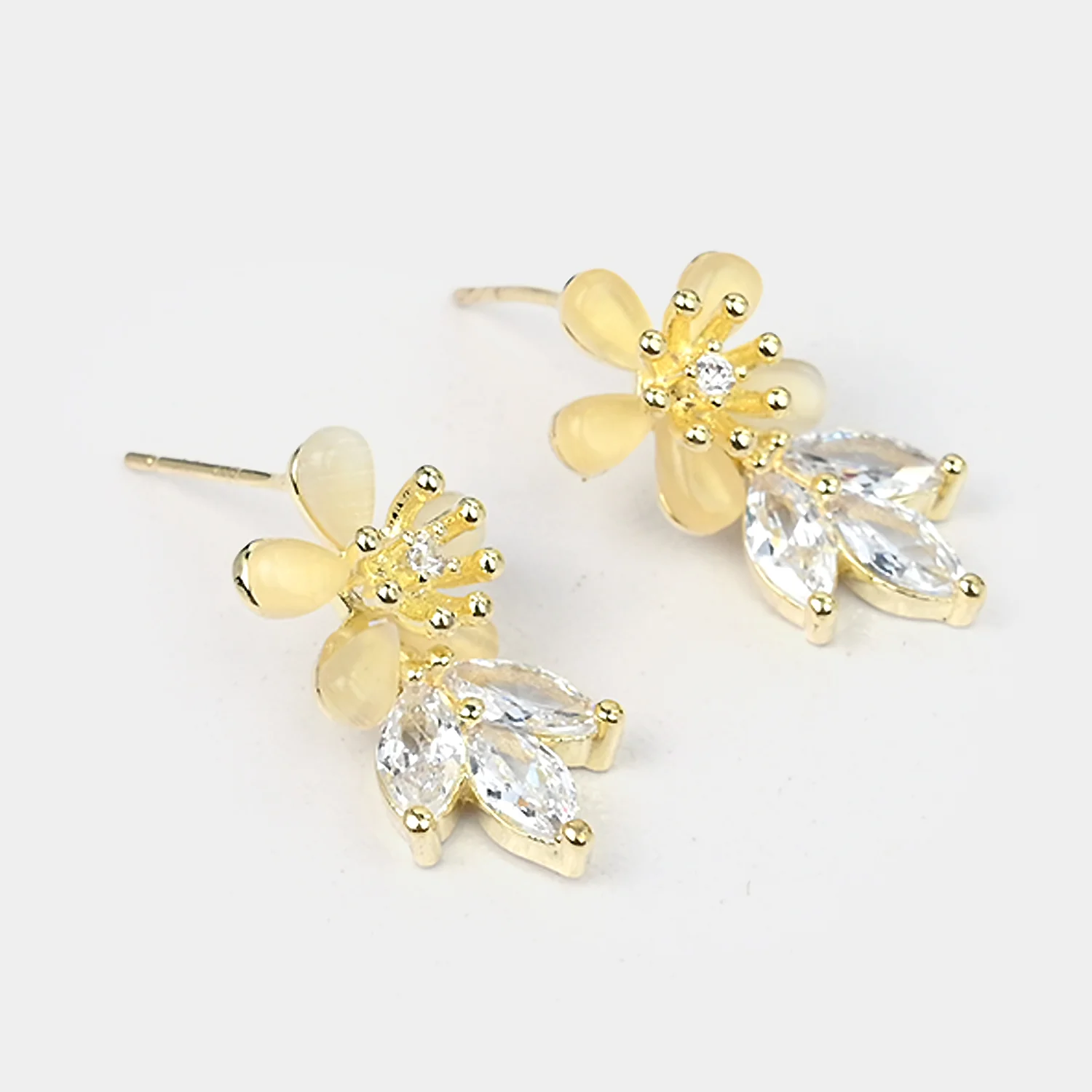 Elegant & Stylish Earrings - Image 2