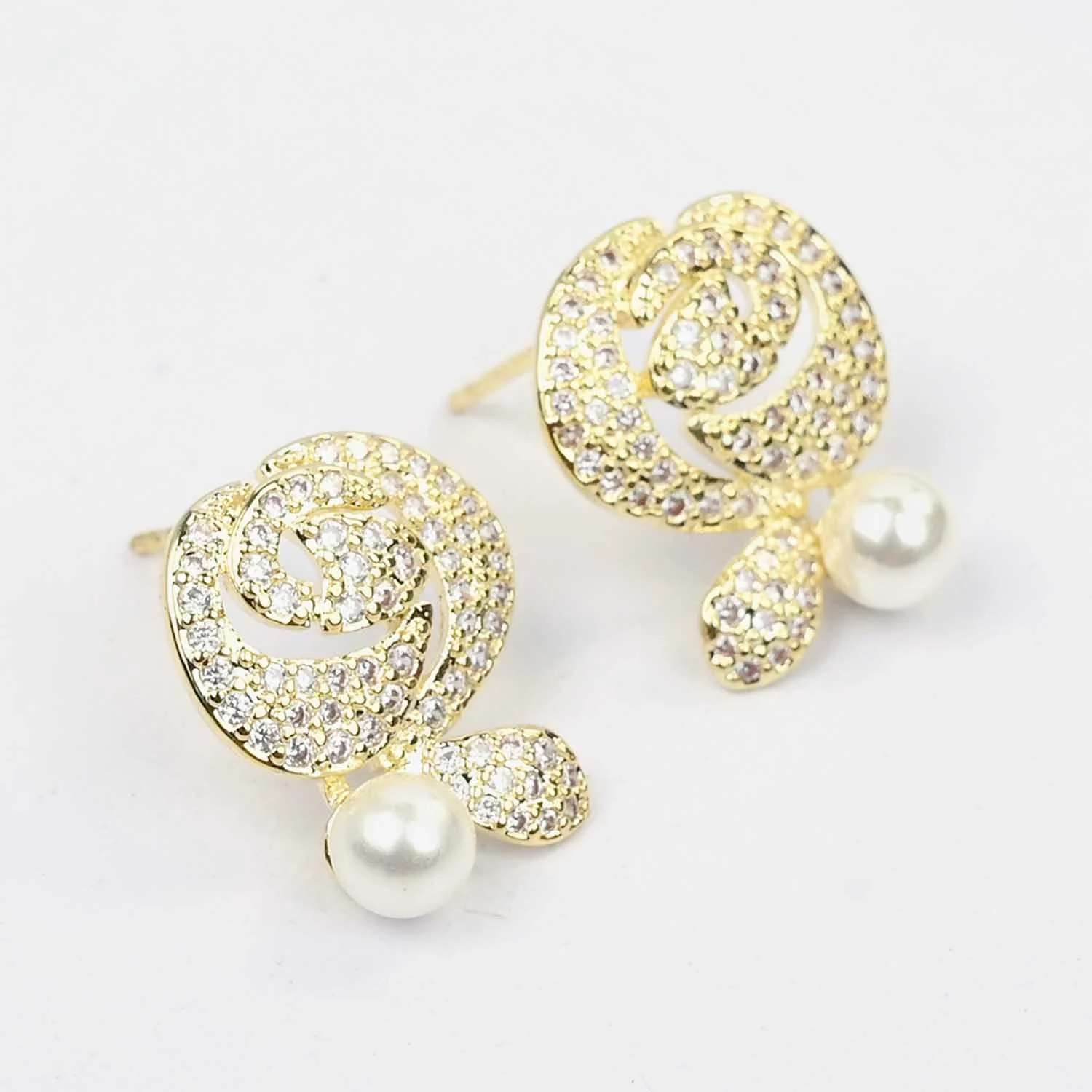 Elegant & Stylish Earrings - Image 2